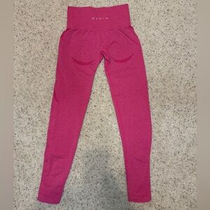 NVGTN - Fuchsia Contour Seamless Leggings 💗 (size SMALL)